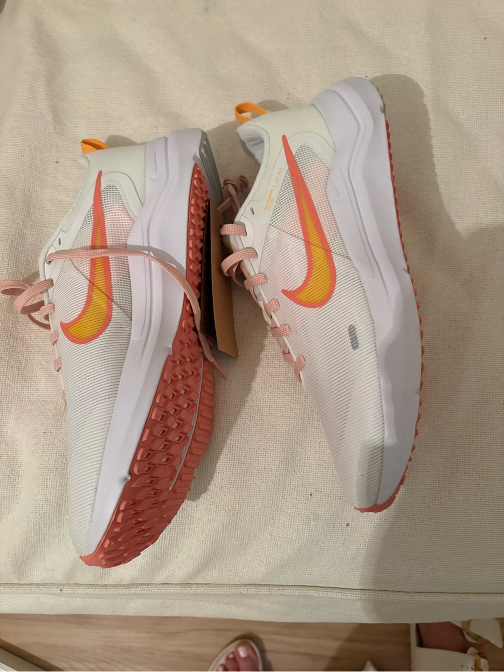 New Women's Nike running shoes. Size 10.5 - Picture 3 of 5